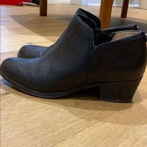 Naturalizer black ankle boots